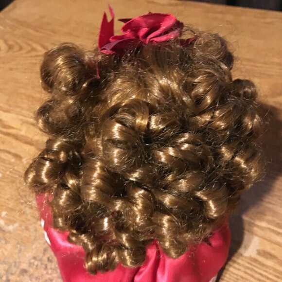 COLLECTORS CHOICE SERIES BY DANDEE PORCELAIN MUSICAL DOLL - Picture 7 of 10